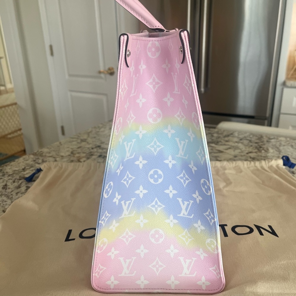 Louis Vuitton Escale On The Go GM - Picture 3 of 15